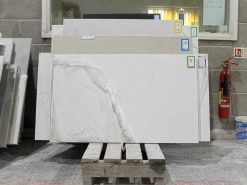Light Carrara Quartz Worktop Offcut | Ref: 374