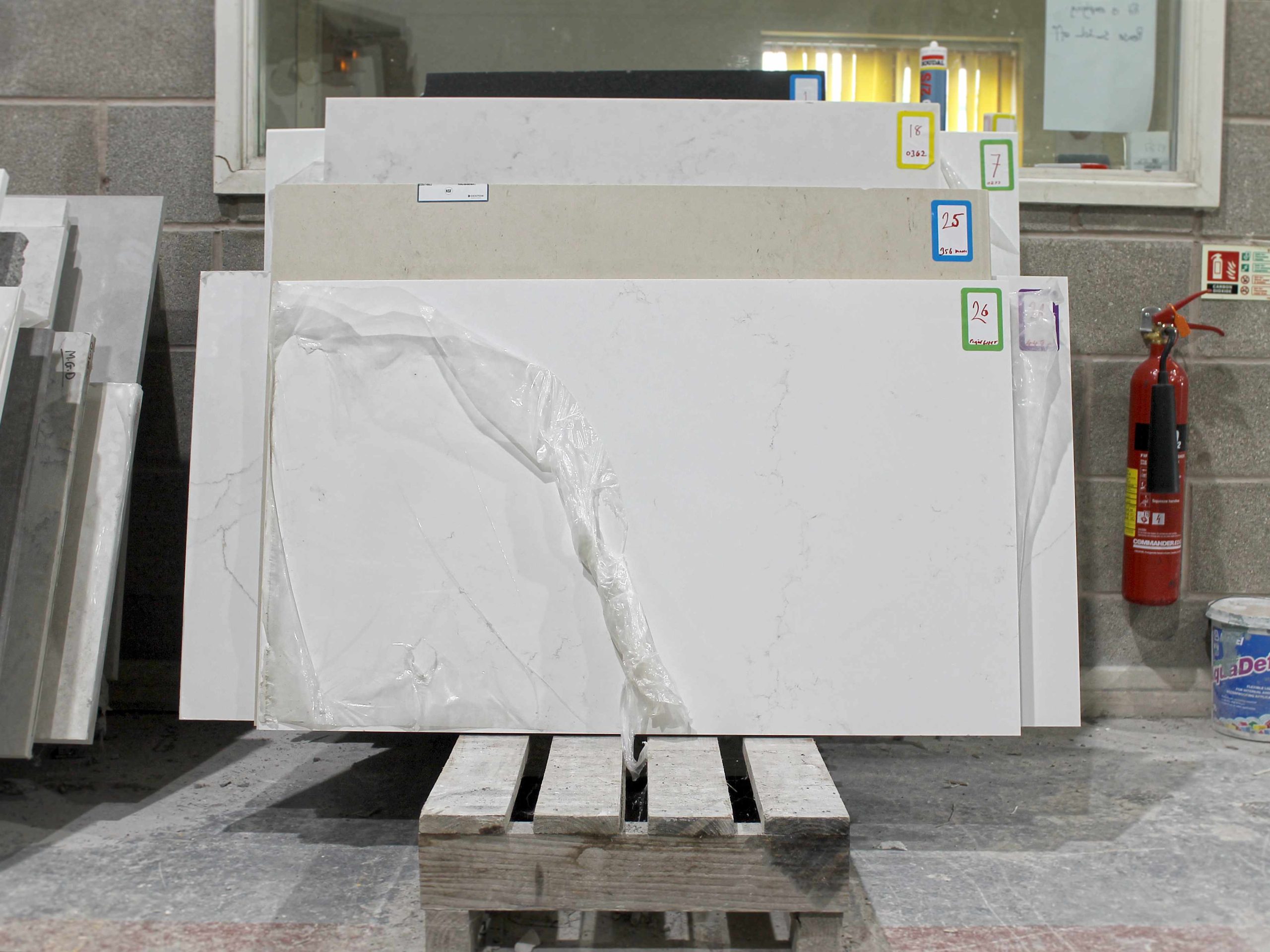 Light Carrara Quartz Worktop Offcut | Ref: 374